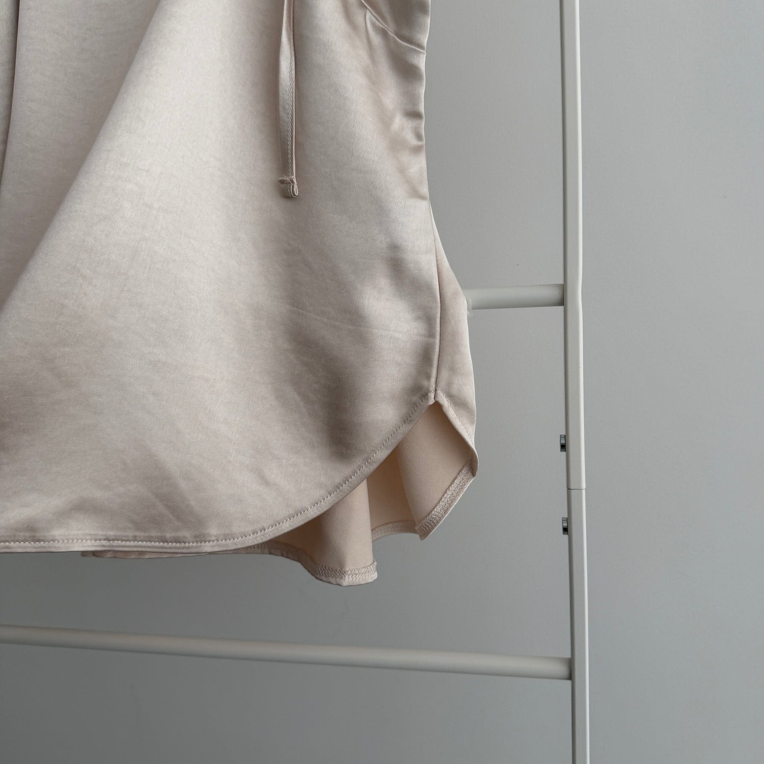 CHIRARISM satin camisole / cream
