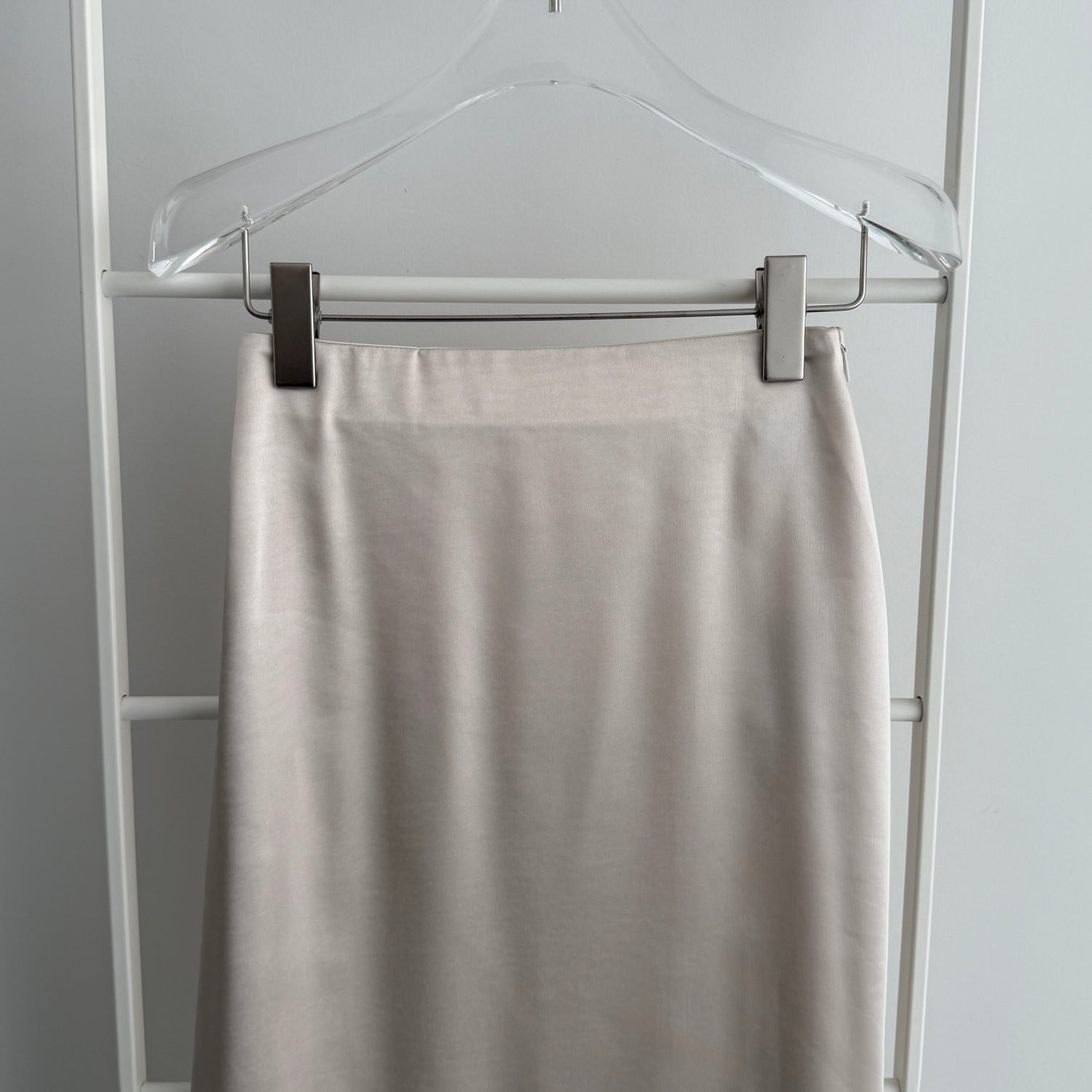 SENBATSU satin skirt / cream
