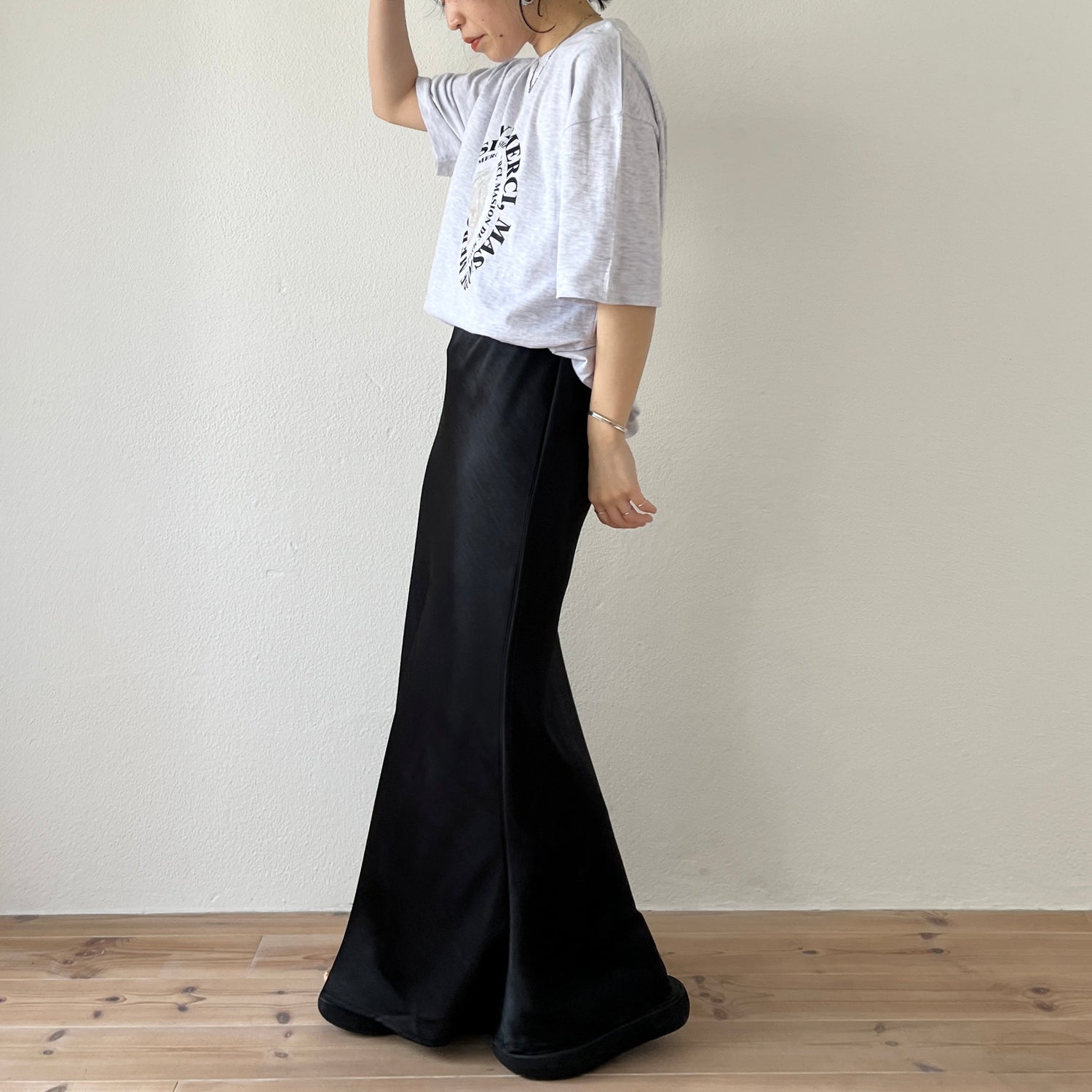 【SAMPLE】style up relax satin mermaid skirt / black[ long ]