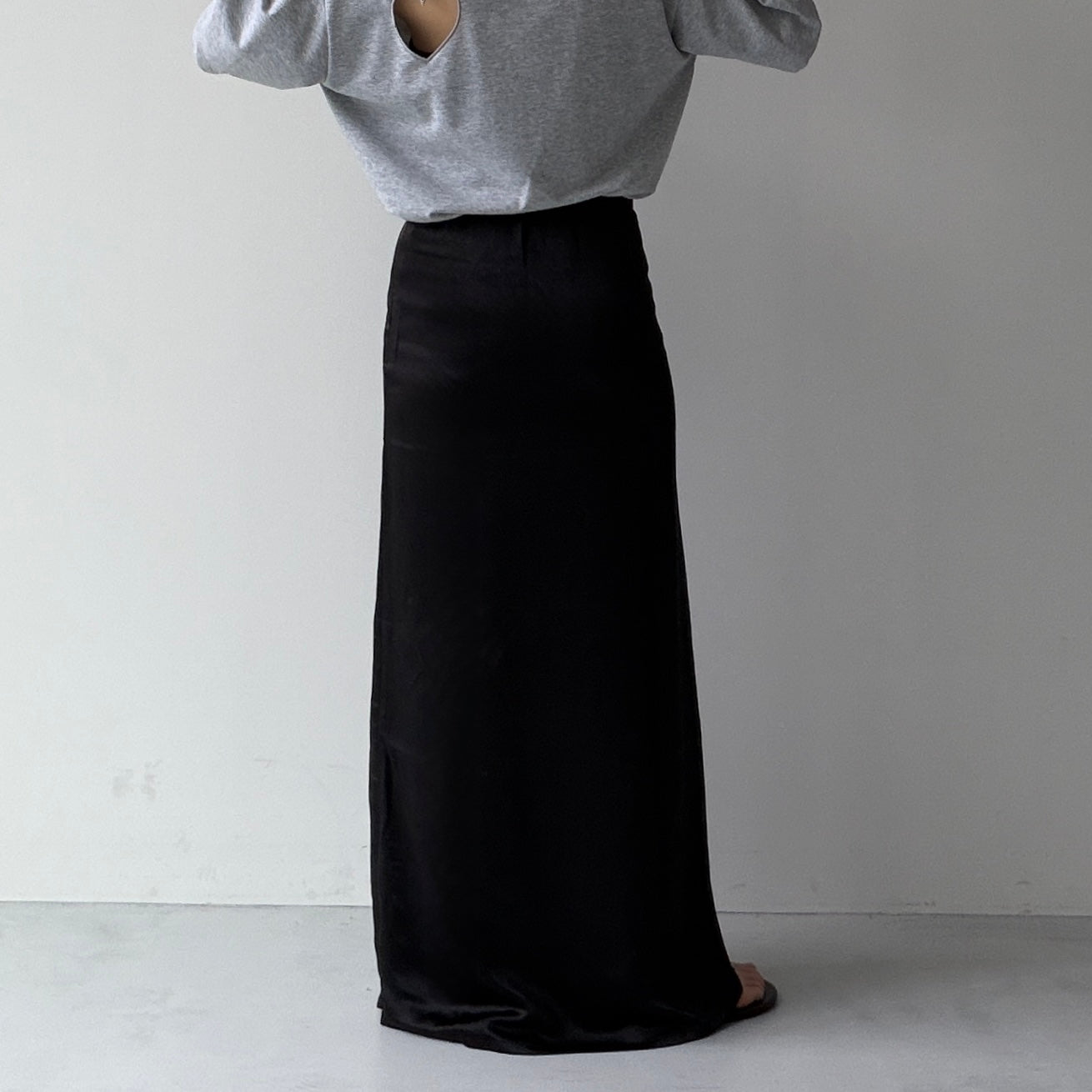 SENBATSU satin skirt / black