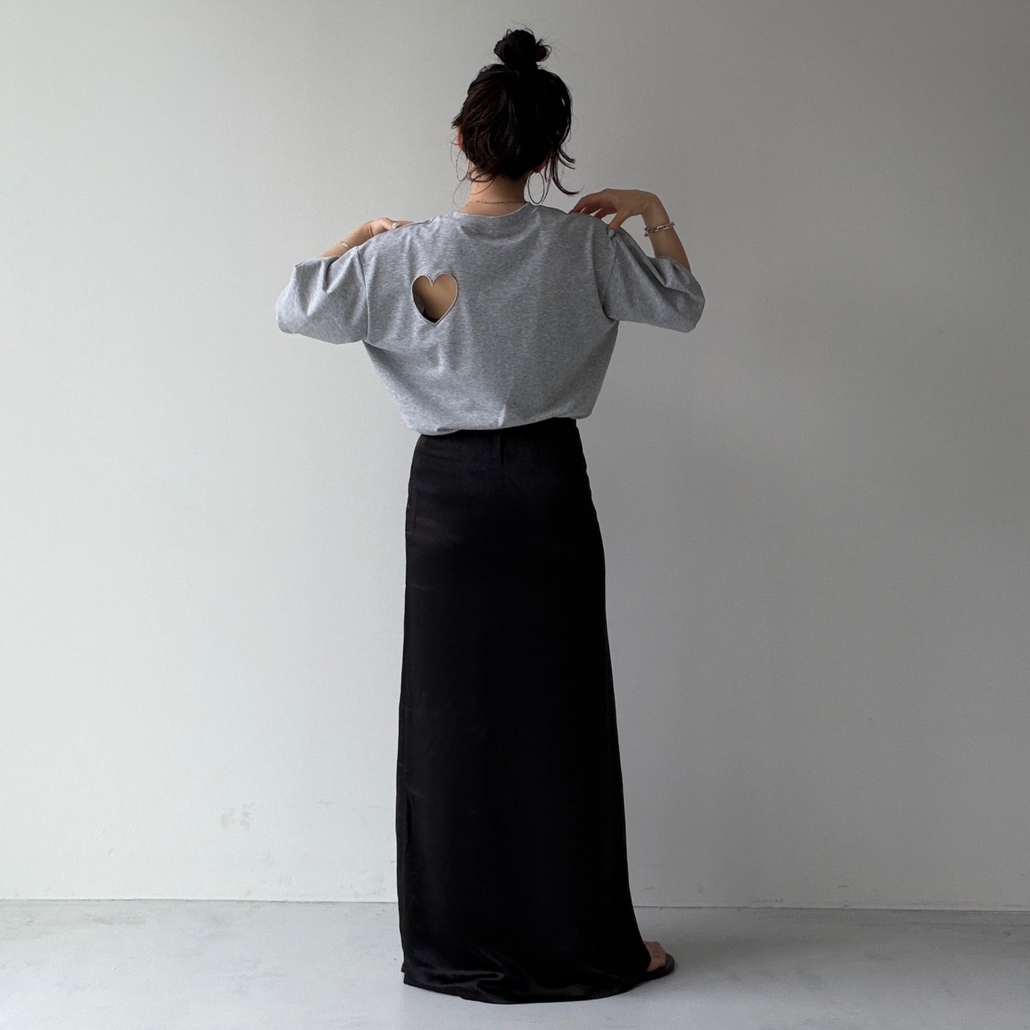 SENBATSU satin skirt / black