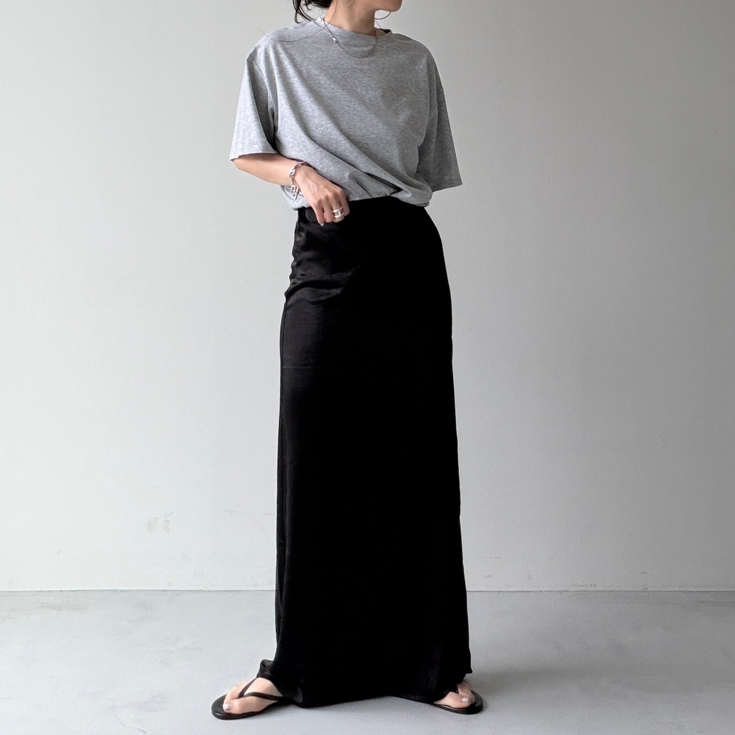 SENBATSU satin skirt / black