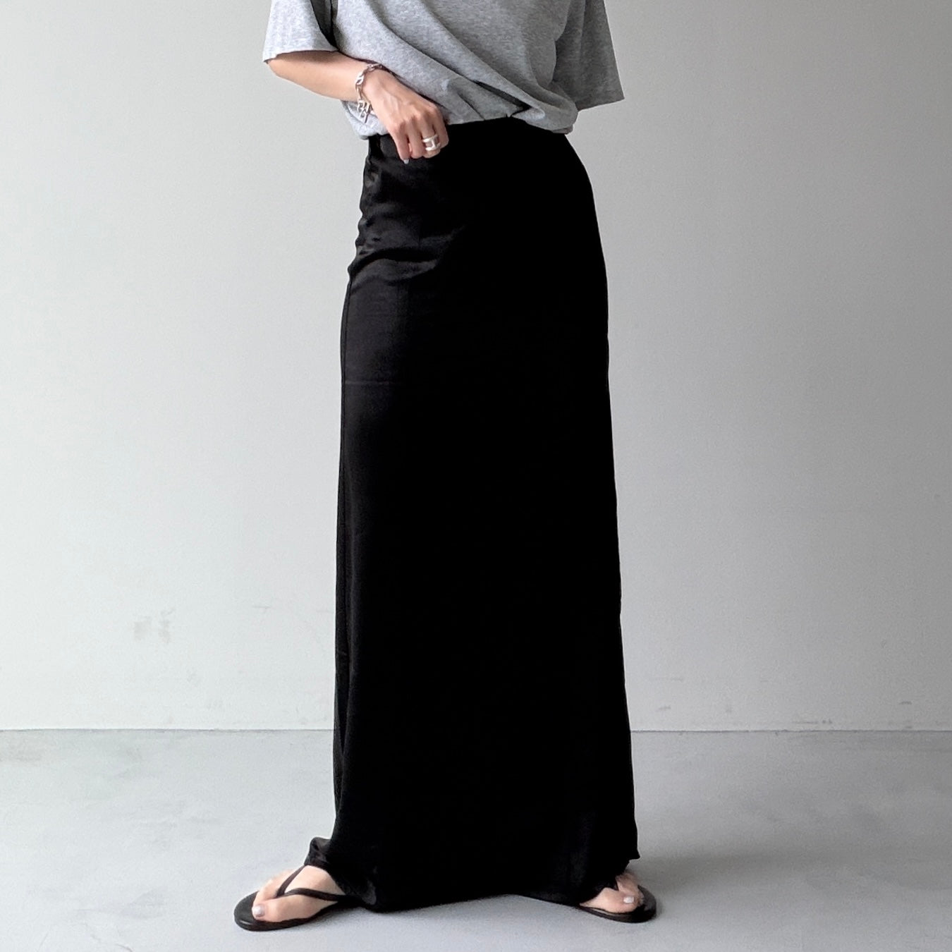 SENBATSU satin skirt / black