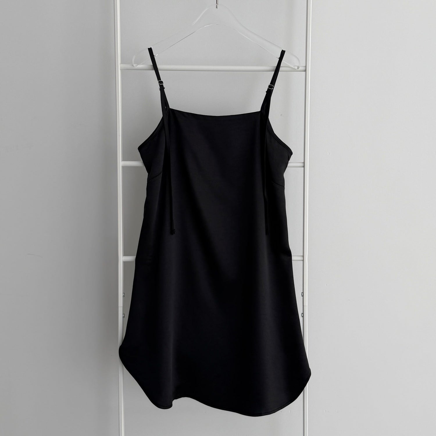 CHIRARISM satin camisole / black
