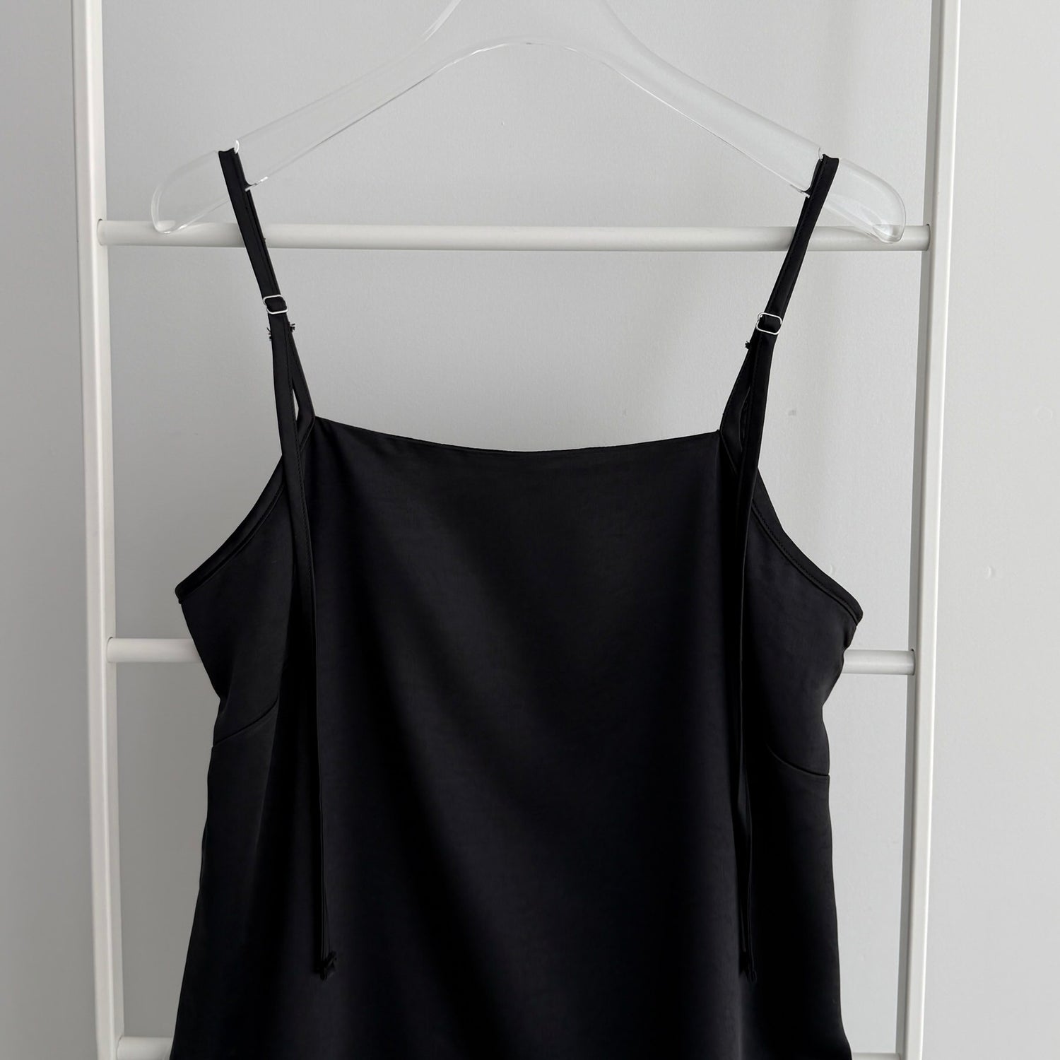CHIRARISM satin camisole / black