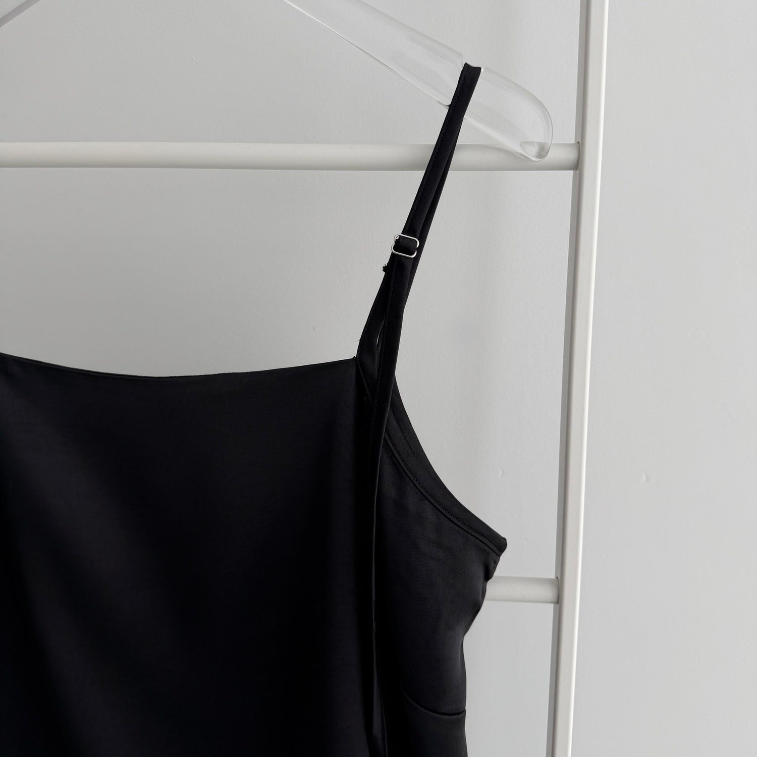 CHIRARISM satin camisole / black