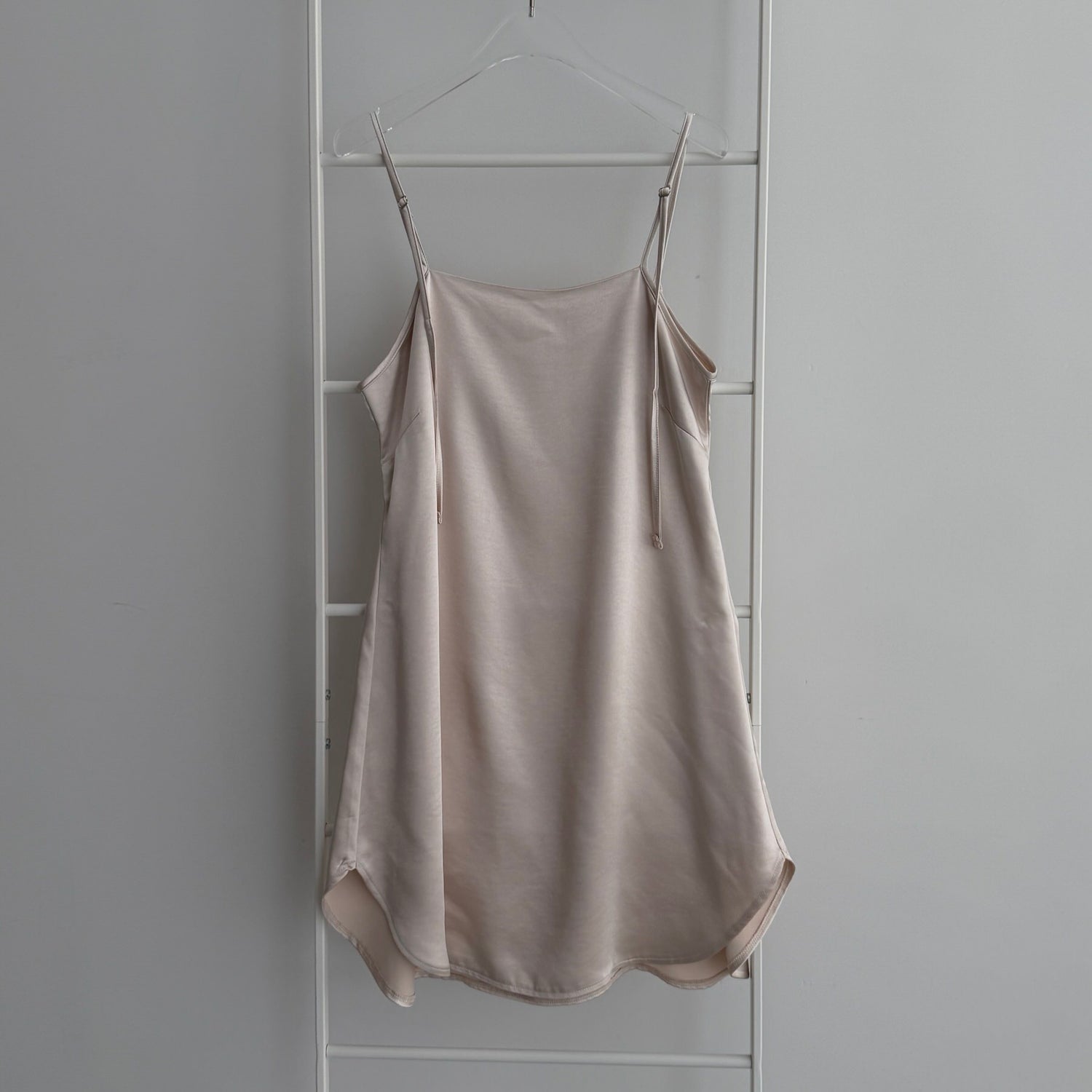 CHIRARISM satin camisole / cream