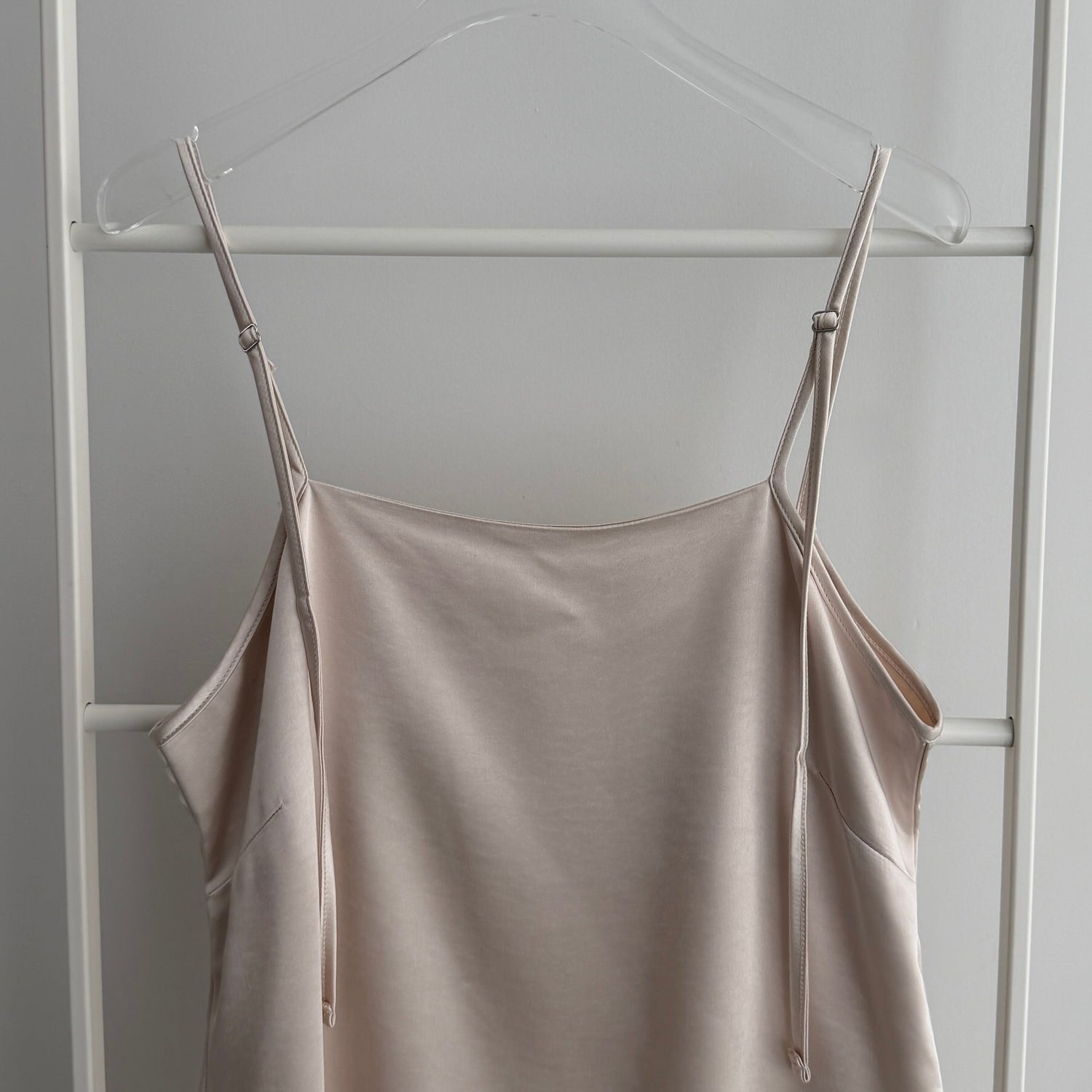 CHIRARISM satin camisole / cream