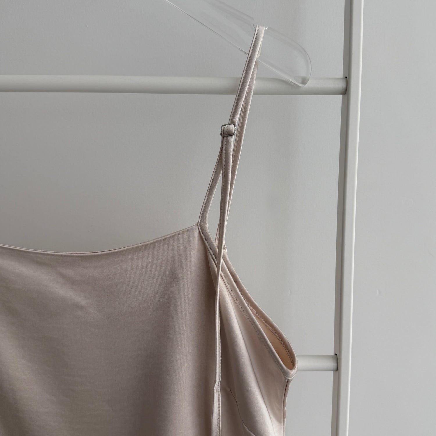 CHIRARISM satin camisole / cream