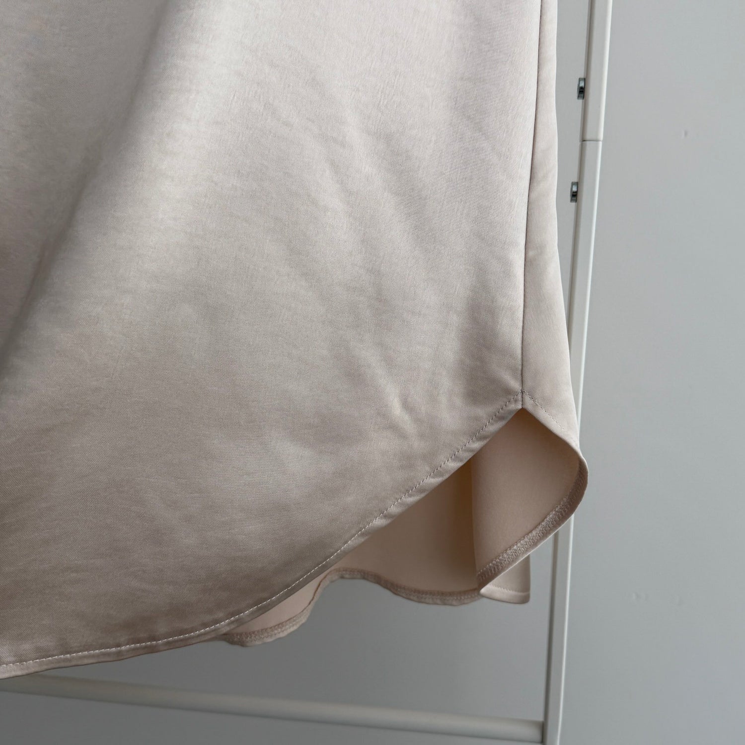 CHIRARISM satin camisole / cream