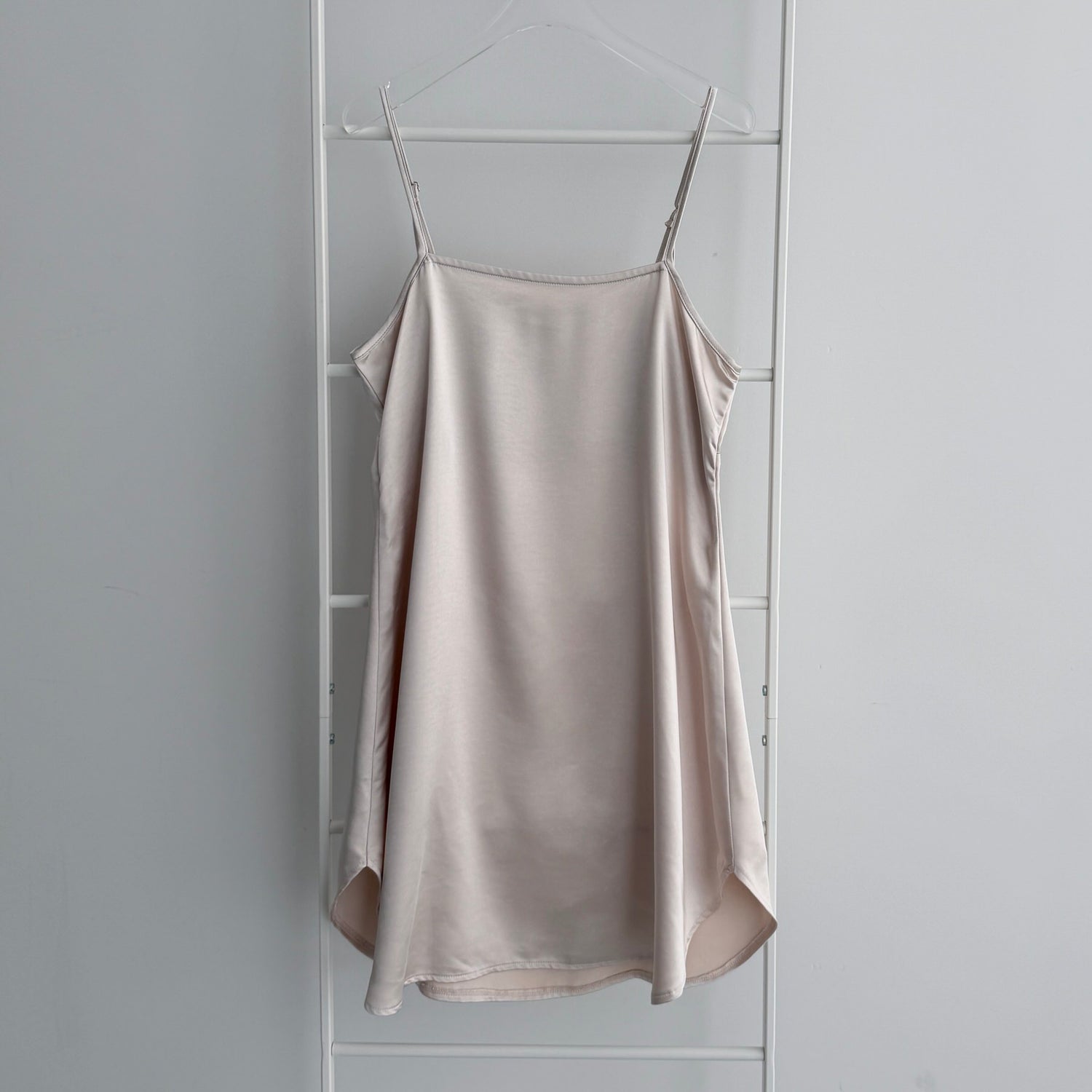 CHIRARISM satin camisole / cream