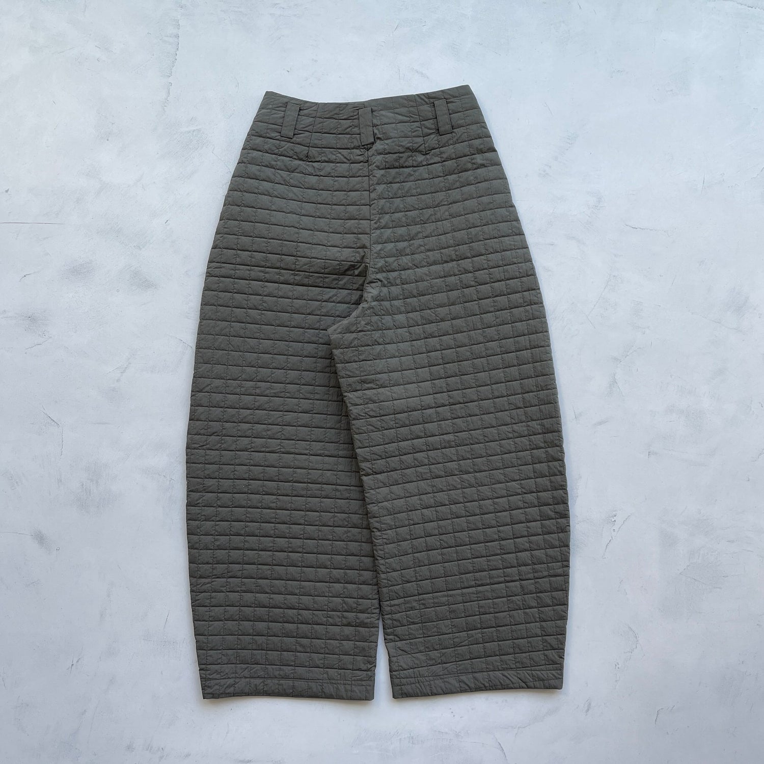 【SAMPLE】quilting curve pants / olive