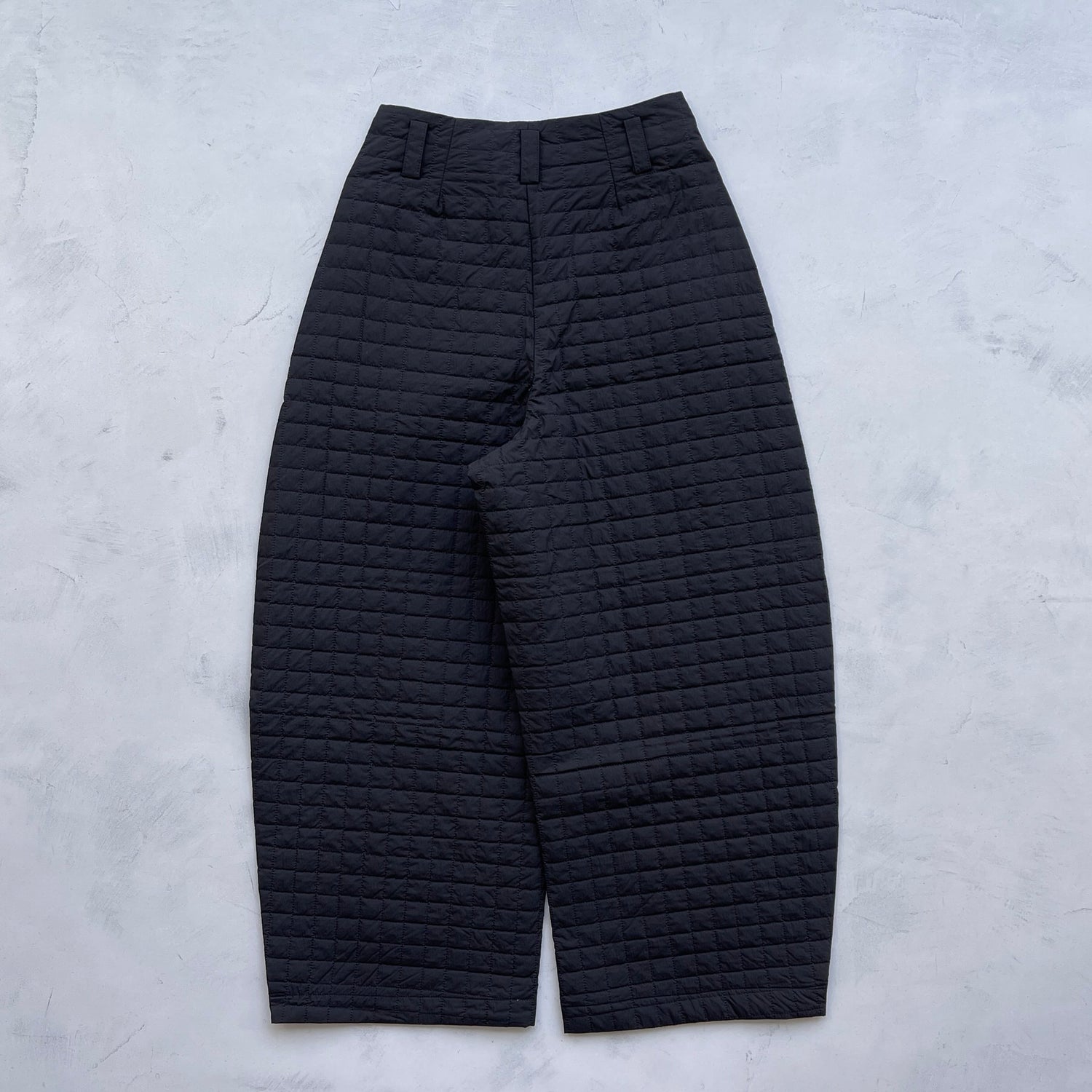 【SAMPLE】quilting curve pants / black