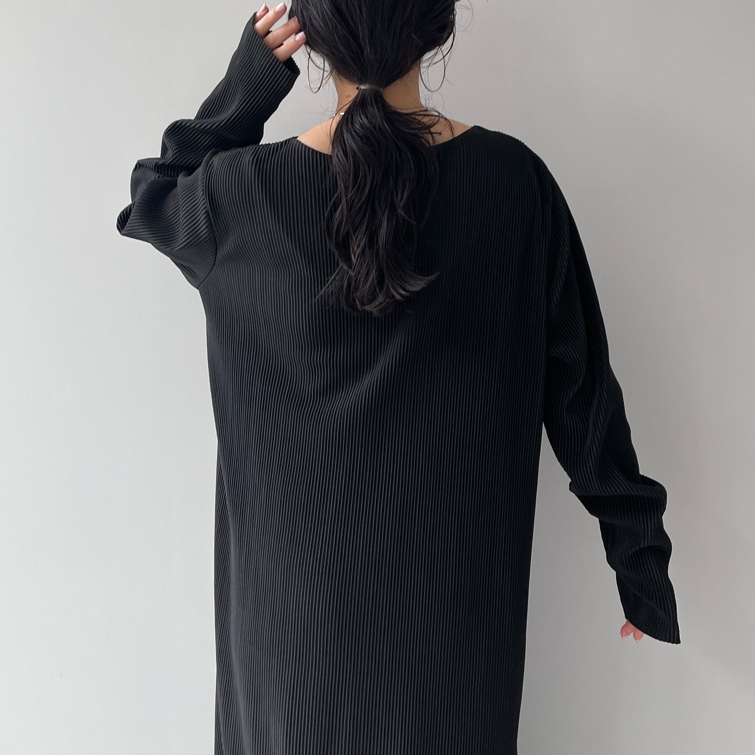 daily daily super stretch crew neck pleats one piece / black [FREE or LONG]