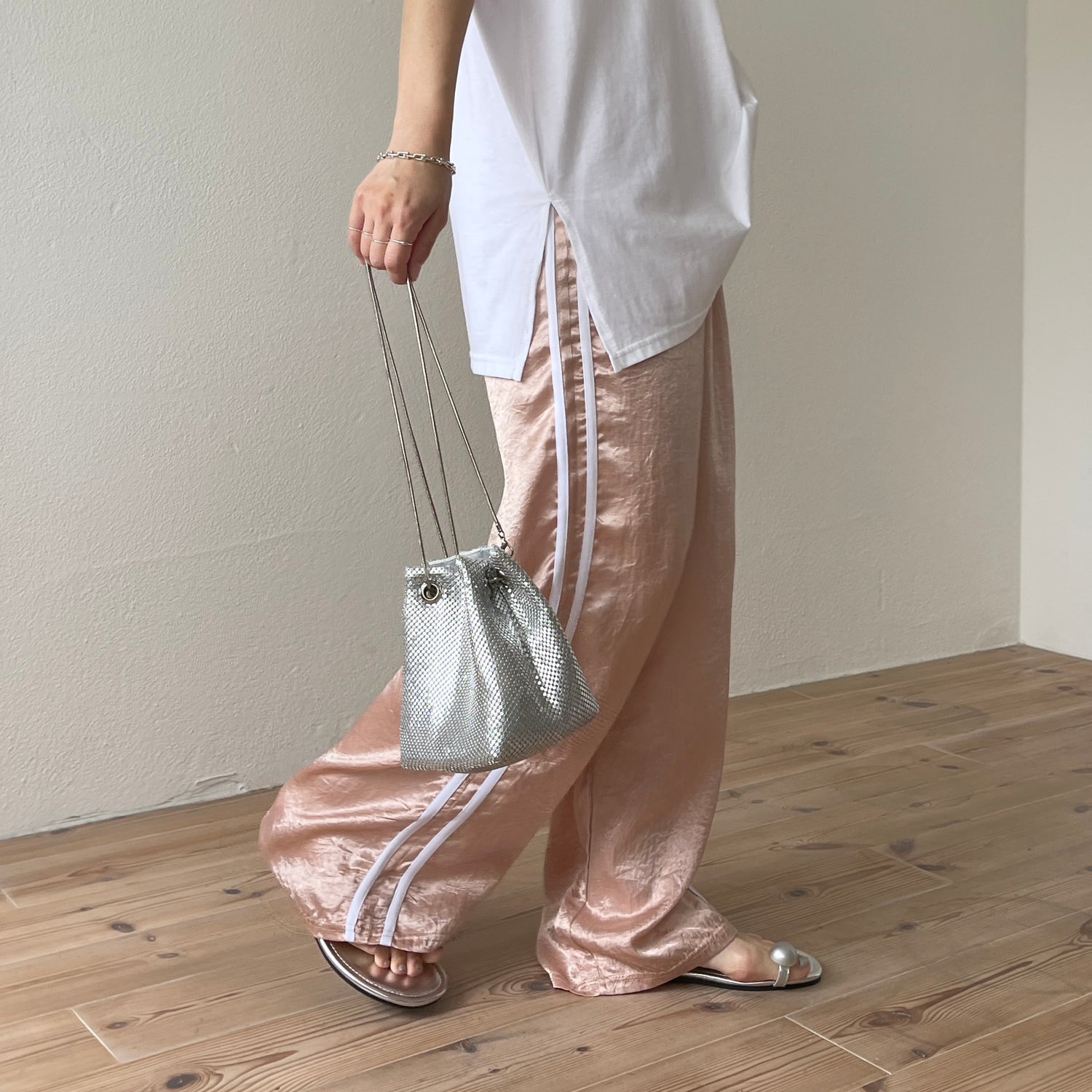 side line shiny pants / pink beige