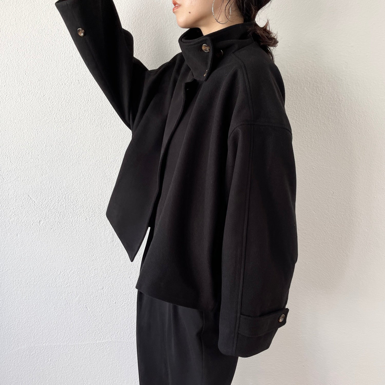 【SAMPLE】smooth touch stand neck short coat / black