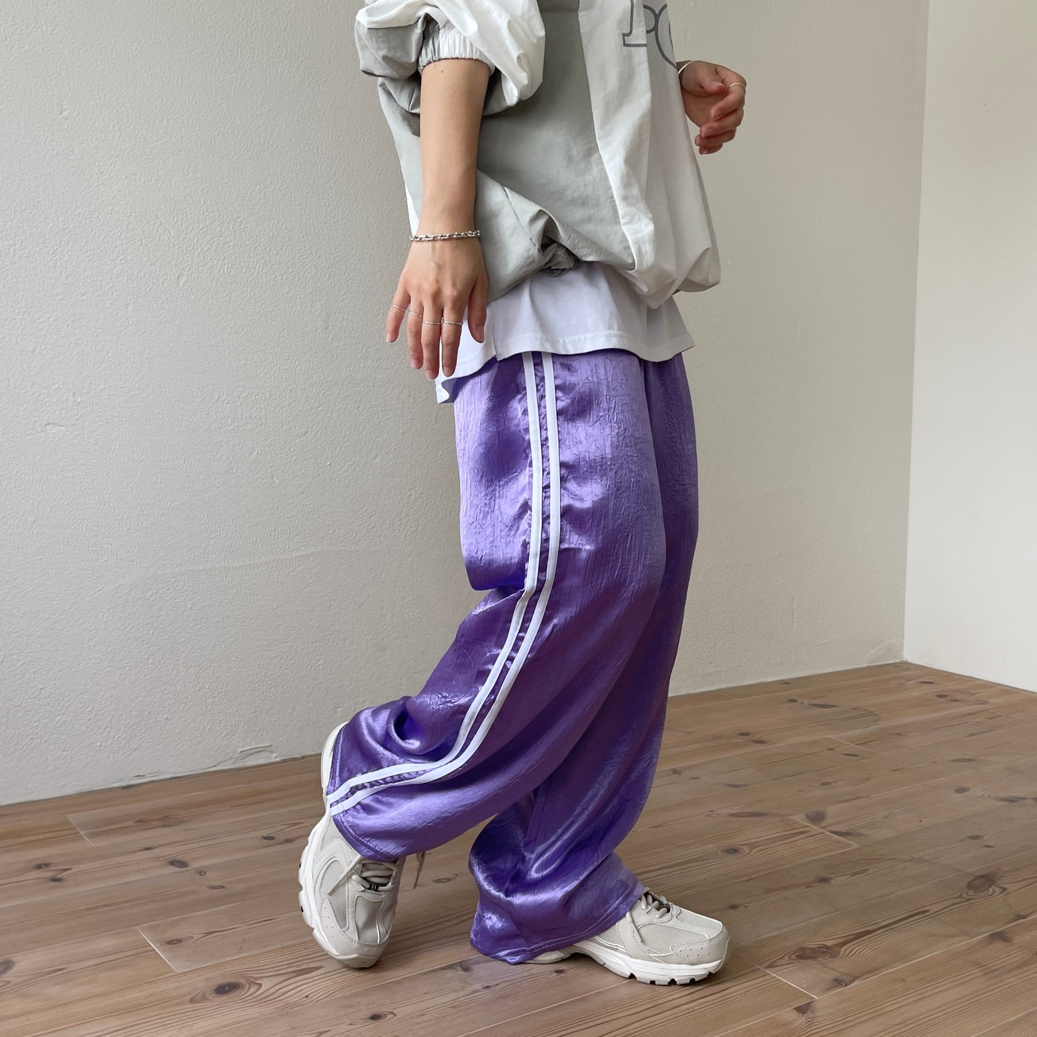 side line shiny pants / purple