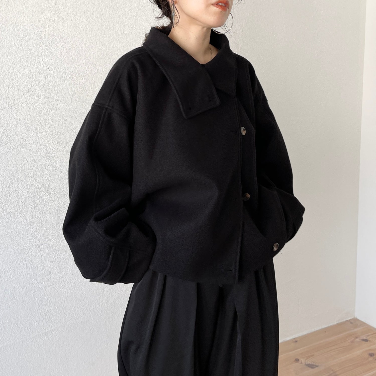smooth touch stand neck short coat / black | wee9s | ウィークス