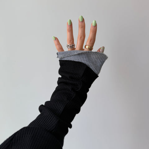 WAFFLE NAGASODE CHIRARISM / gray