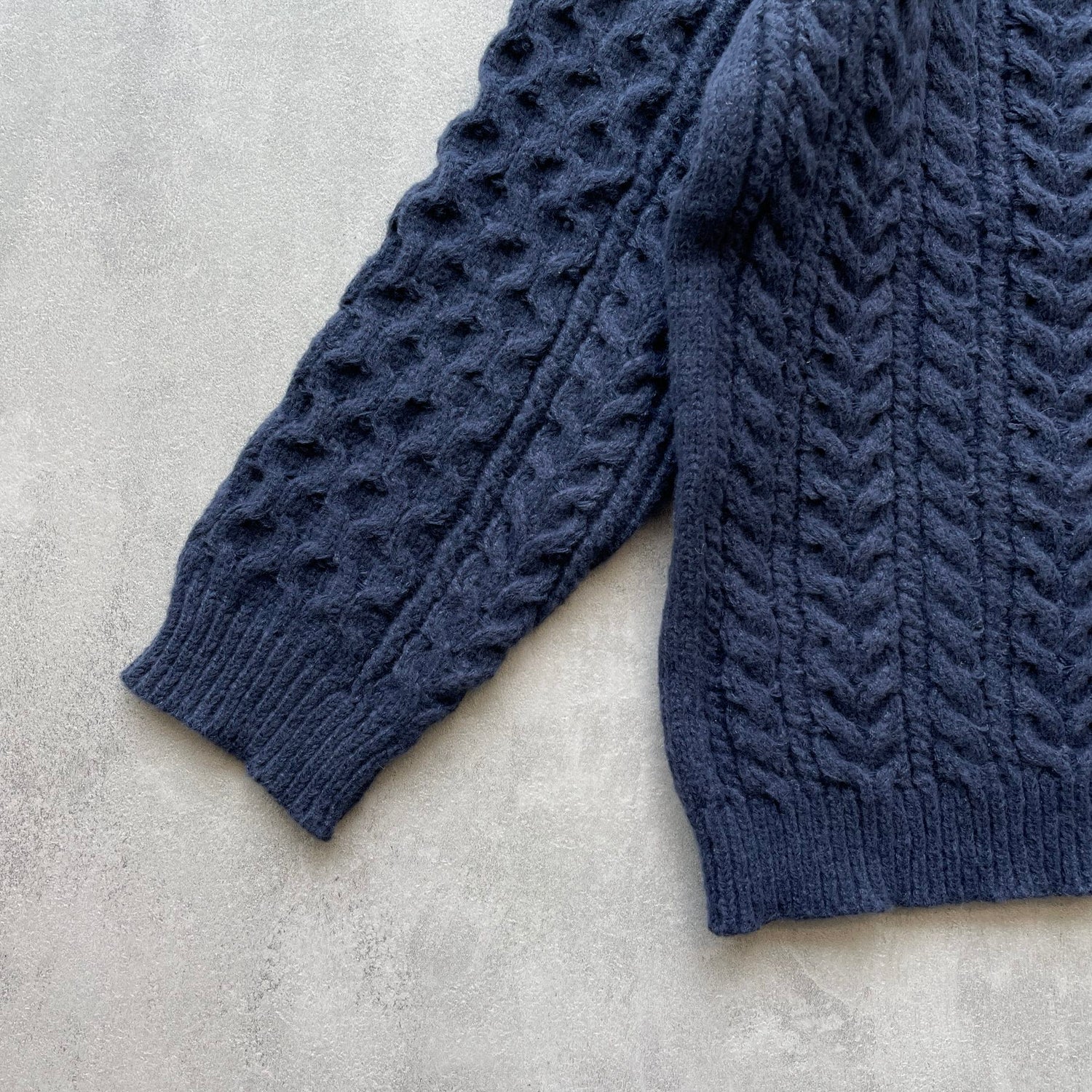 【SAMPLE】basic cable knit / navy