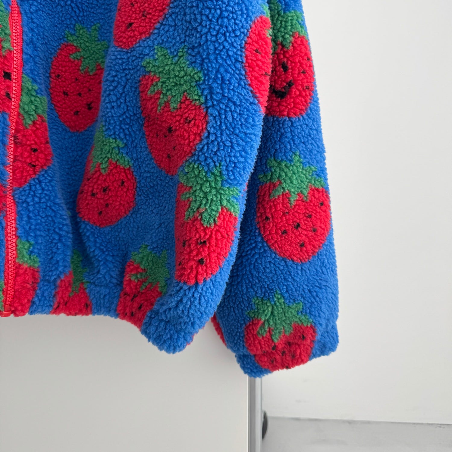 STRAWBERRY BOA JACKET / blue