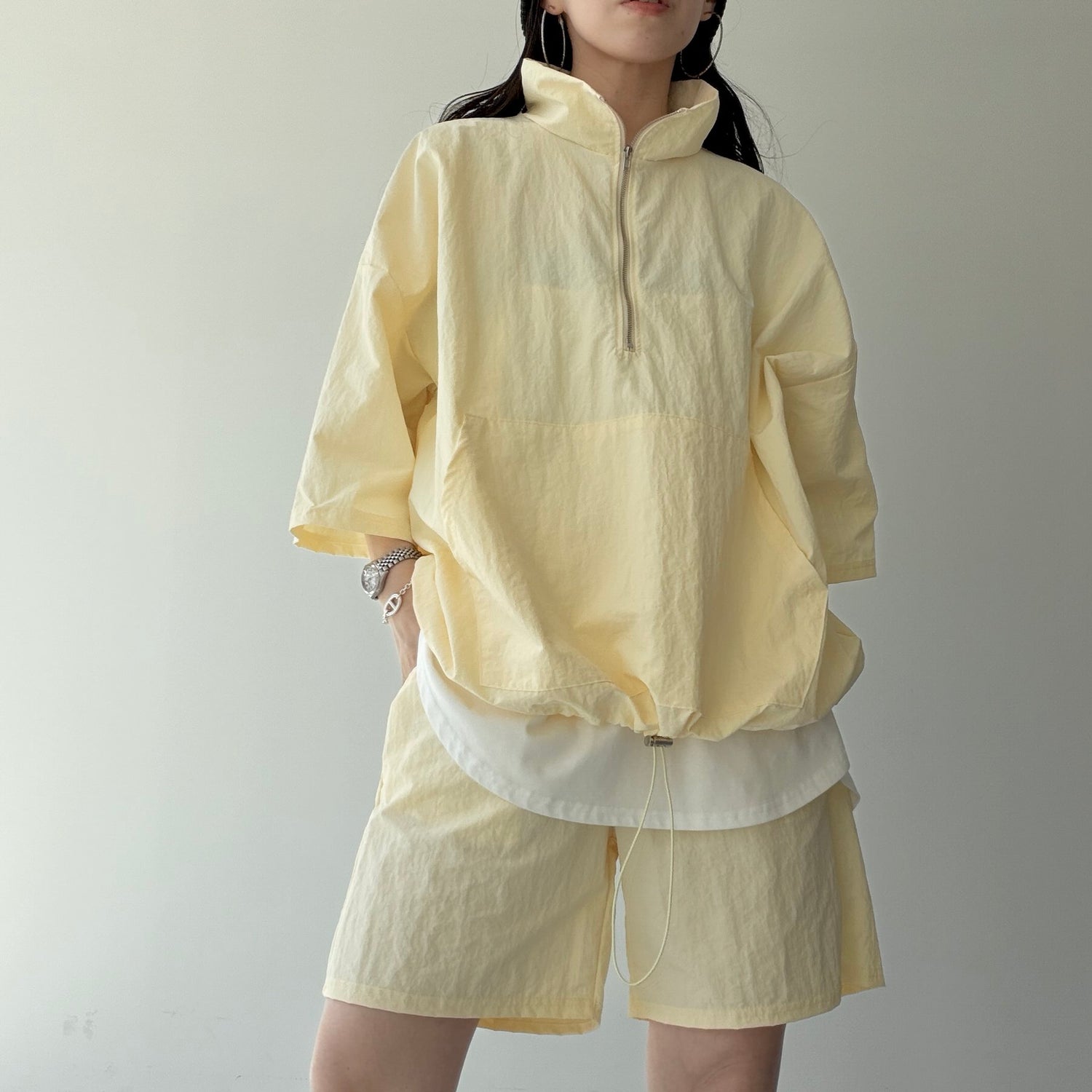 over size half zip nylon po / light yellow
