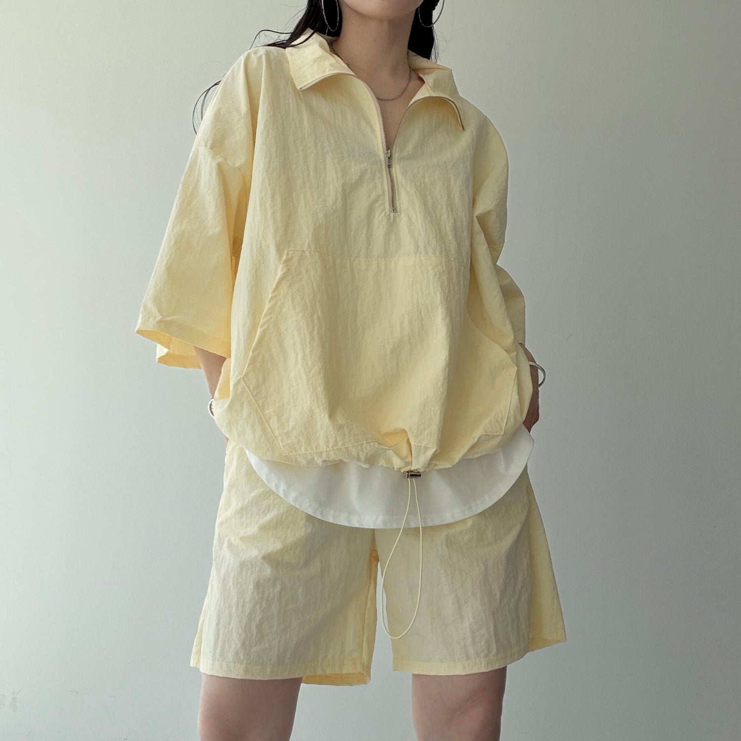over size half zip nylon po / light yellow