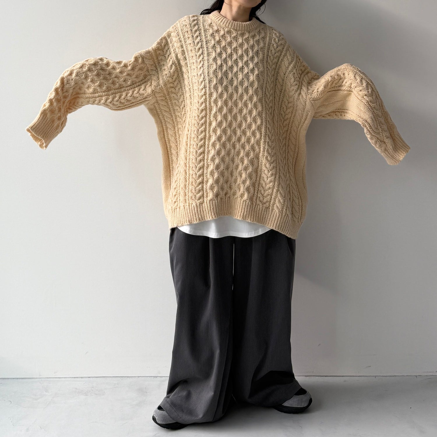 holiday cable knit / beige