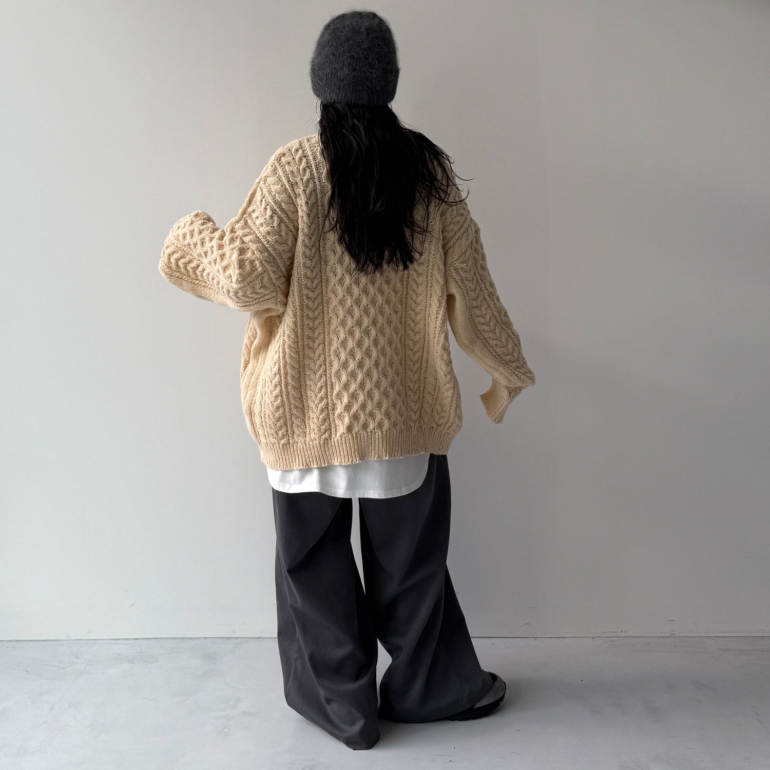 holiday cable knit / beige