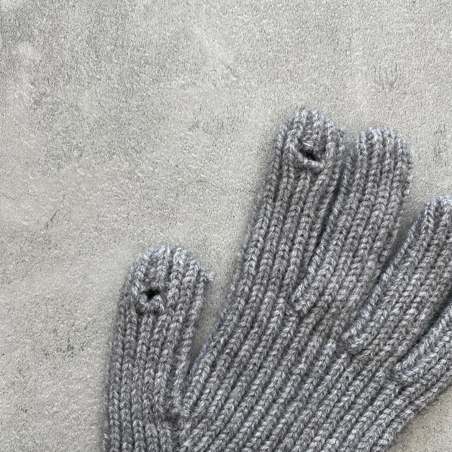 【SAMPLE】finger hole knit bicolor gloves / gray