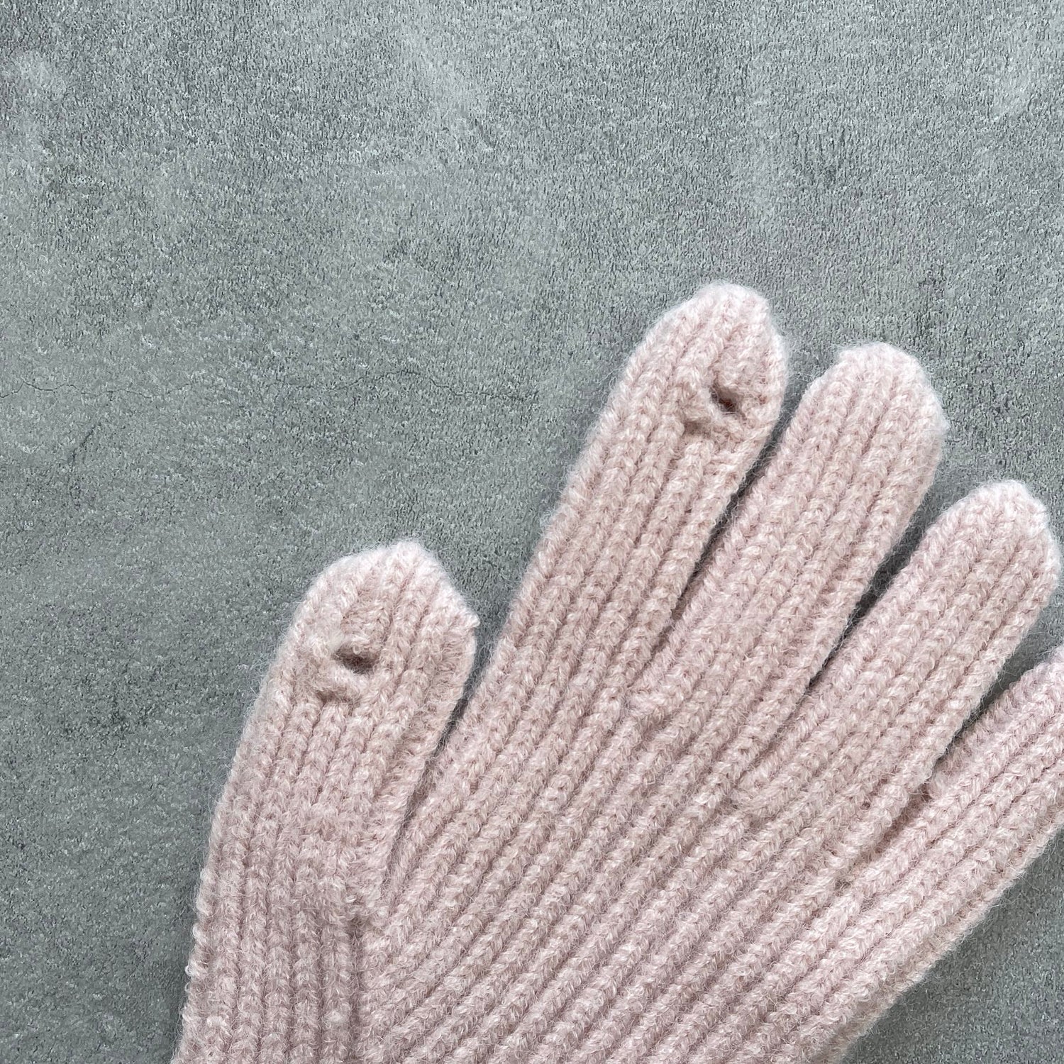 【SAMPLE】finger hole knit gloves / baby pink