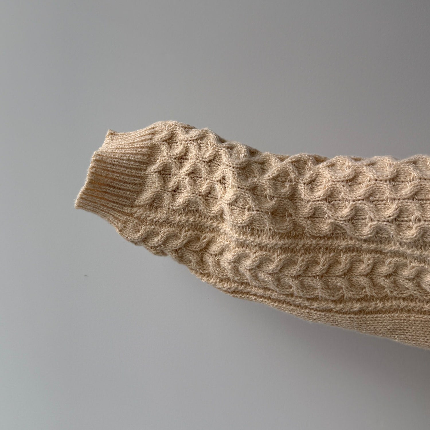 holiday cable knit / beige
