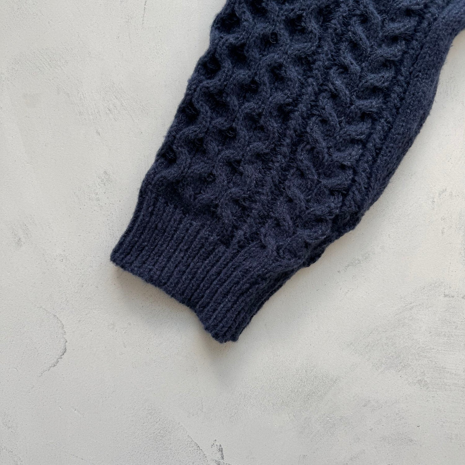 holiday cable knit / navy