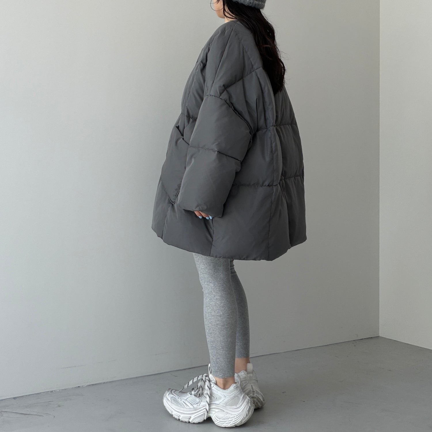 perfect silhouette nakawata down / charcoal gray