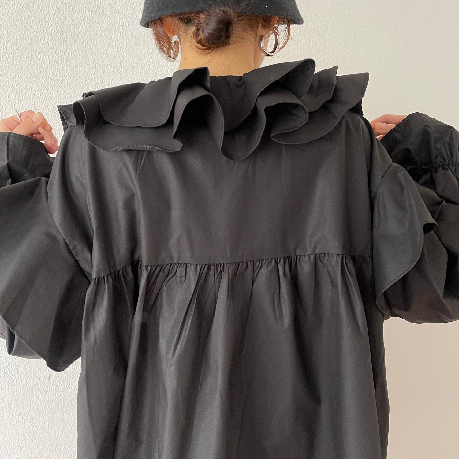 【SAMPLE】big collar frill blouse / black