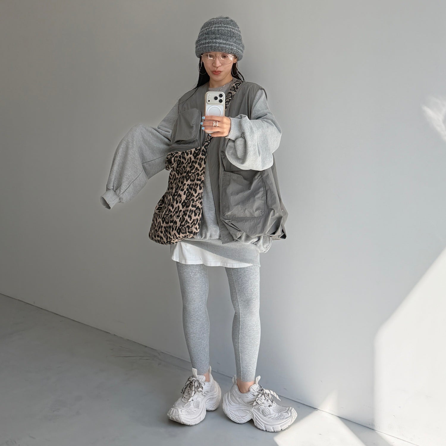 URAKE OSUMITSUKI sweat / gray
