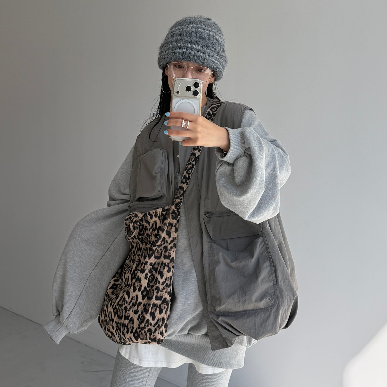 URAKE OSUMITSUKI sweat / gray
