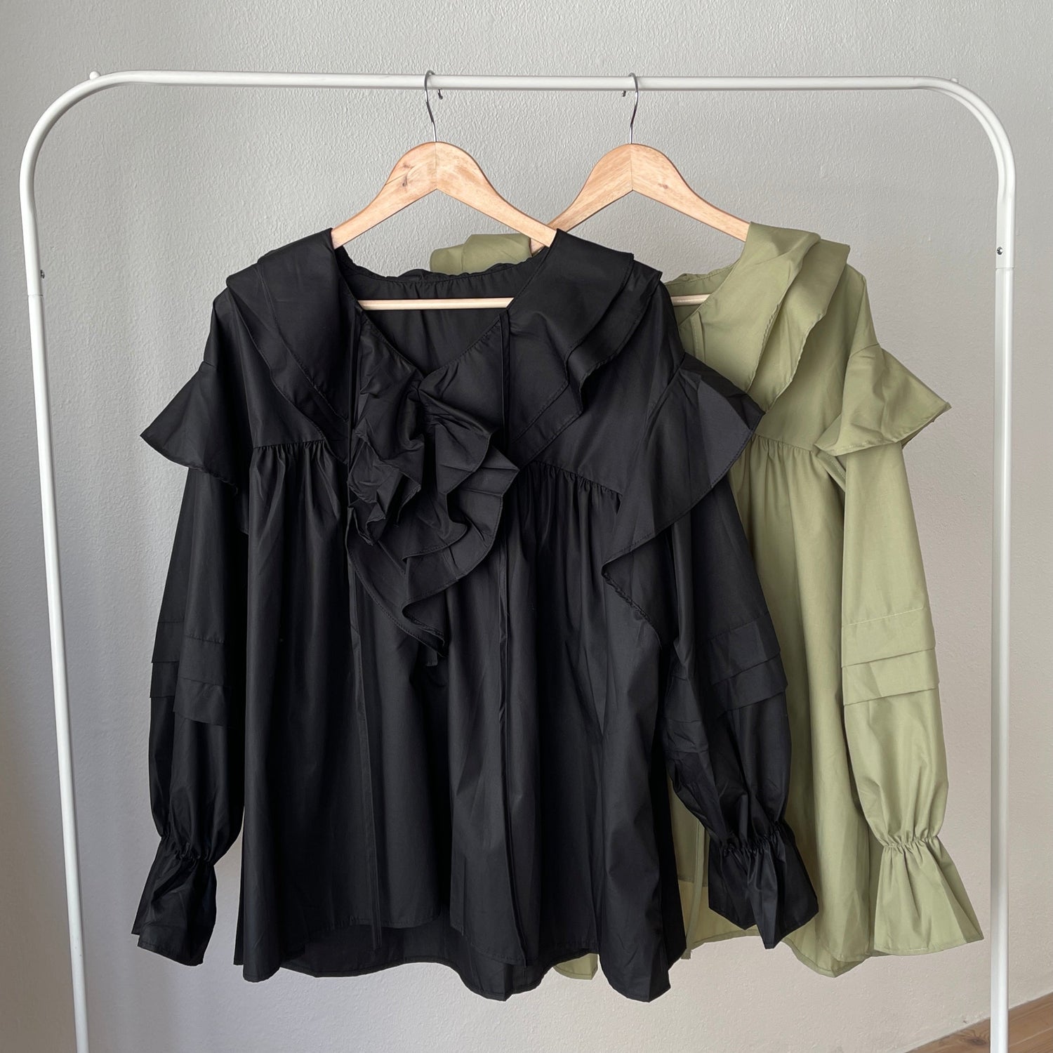 【SAMPLE】big collar frill blouse / black