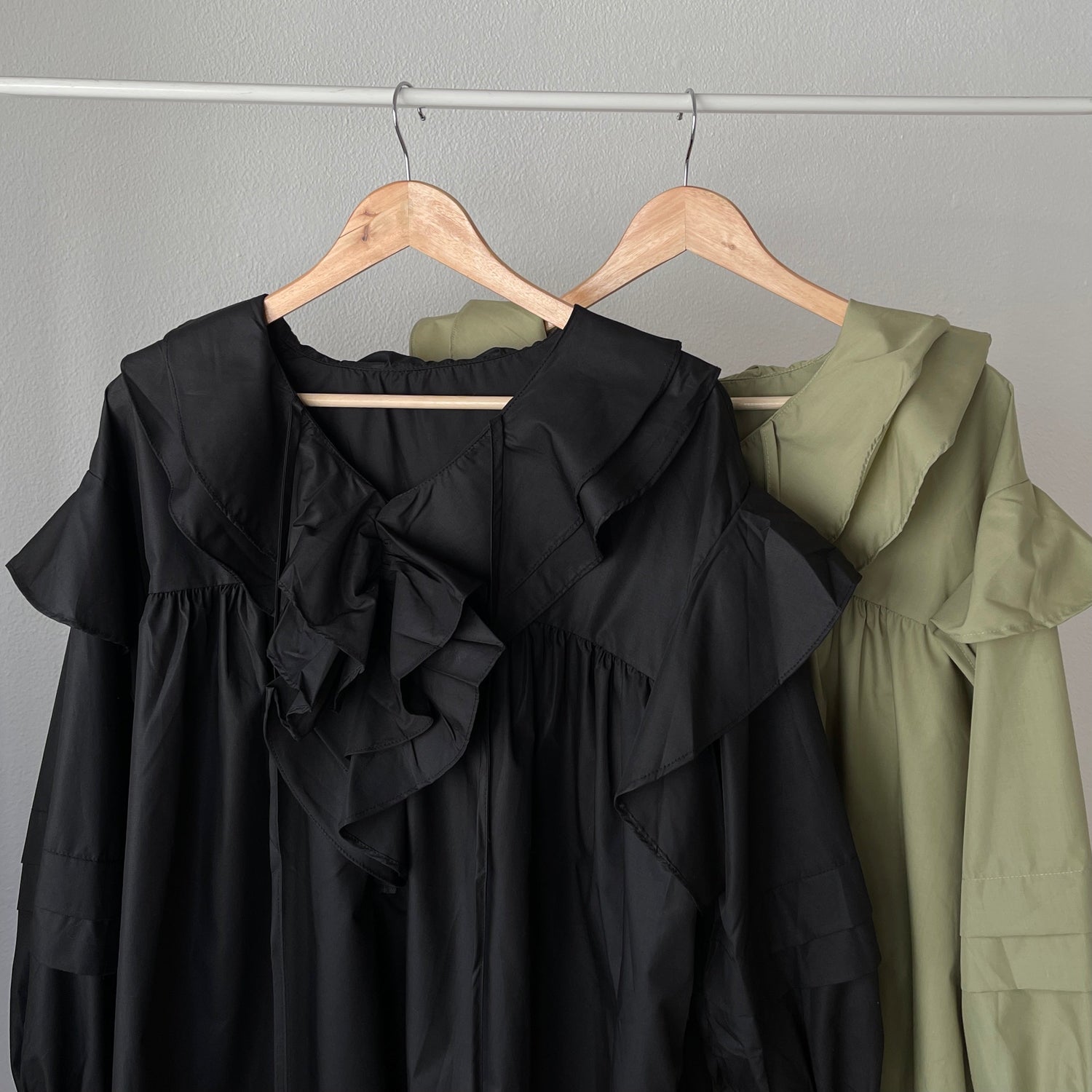 【SAMPLE】big collar frill blouse / black