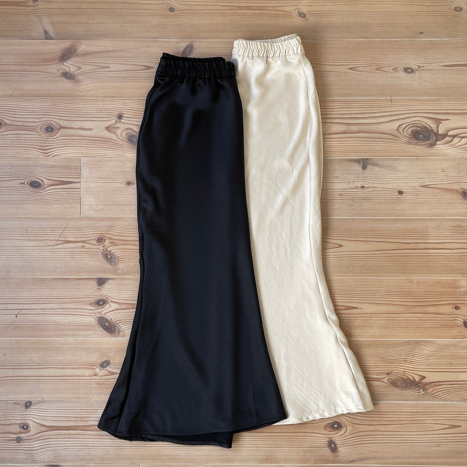 【SAMPLE】style up relax satin mermaid skirt / ivory