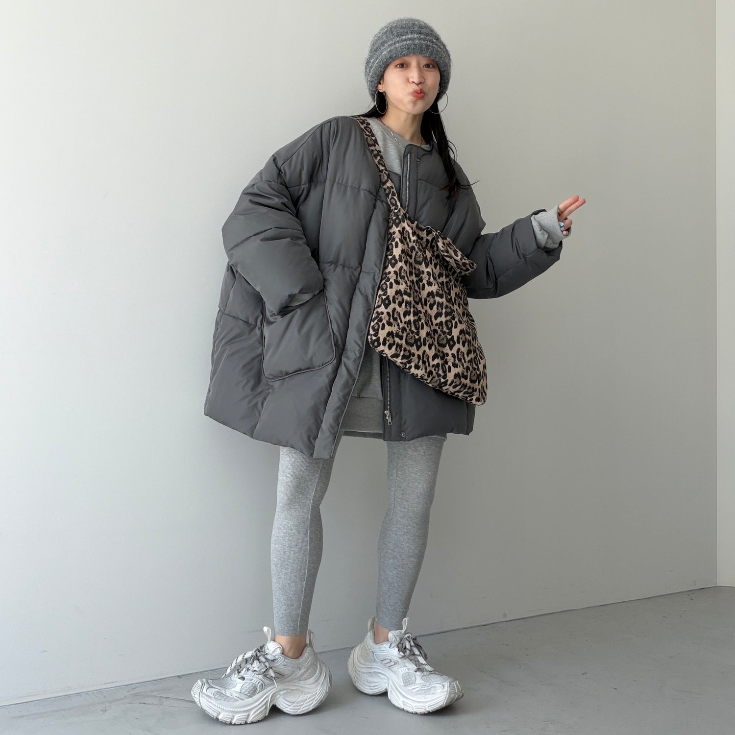 perfect silhouette nakawata down / charcoal gray