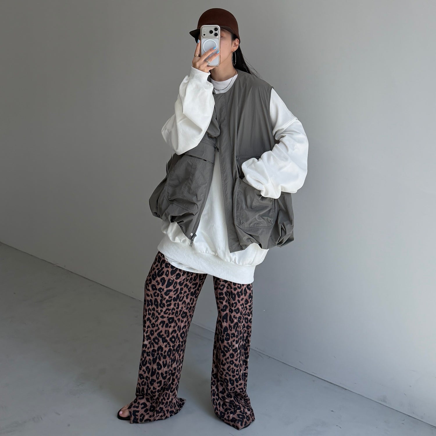 URAKE OSUMITSUKI sweat / white