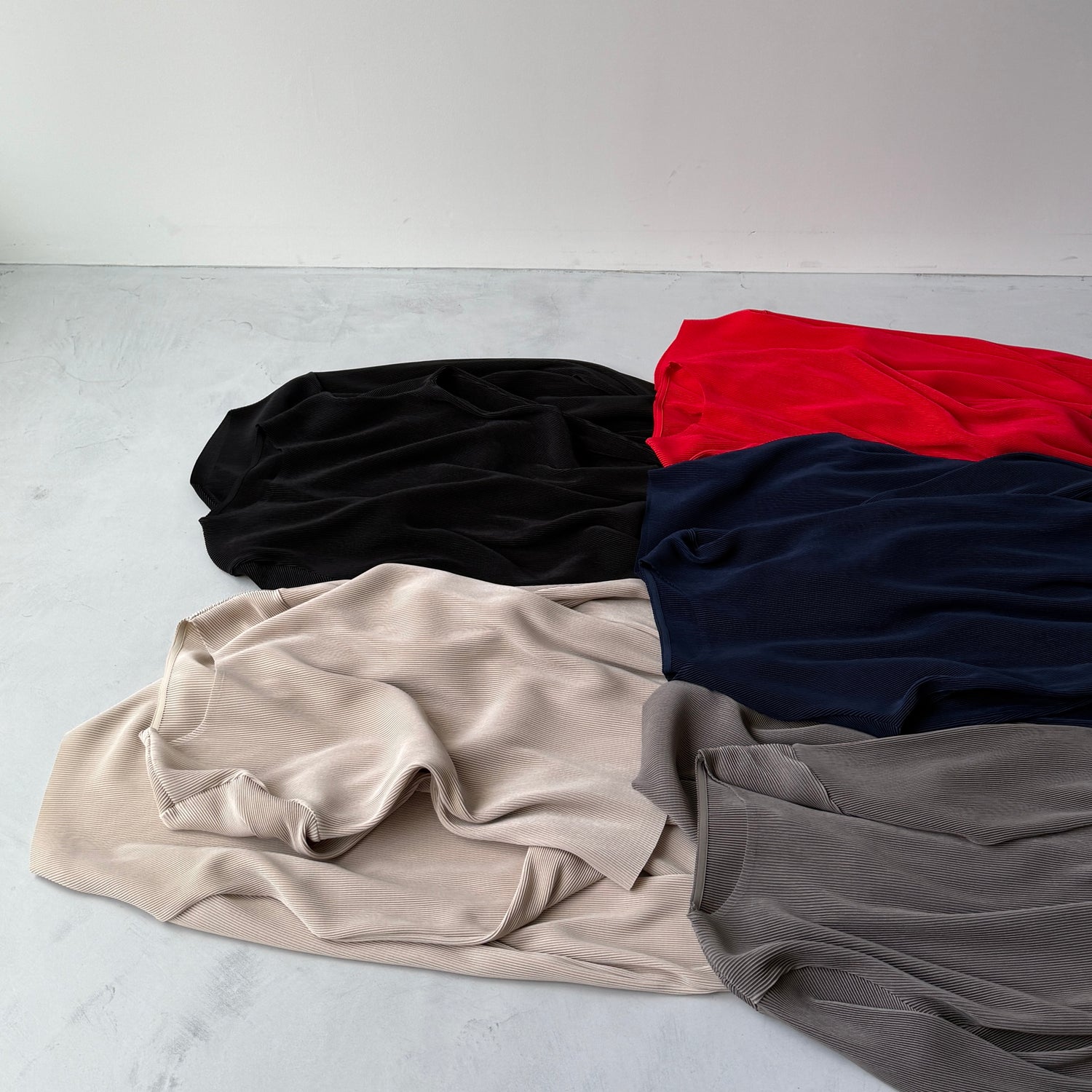 daily daily super stretch pleats tops / navy [プチハイ or クルーネック]
