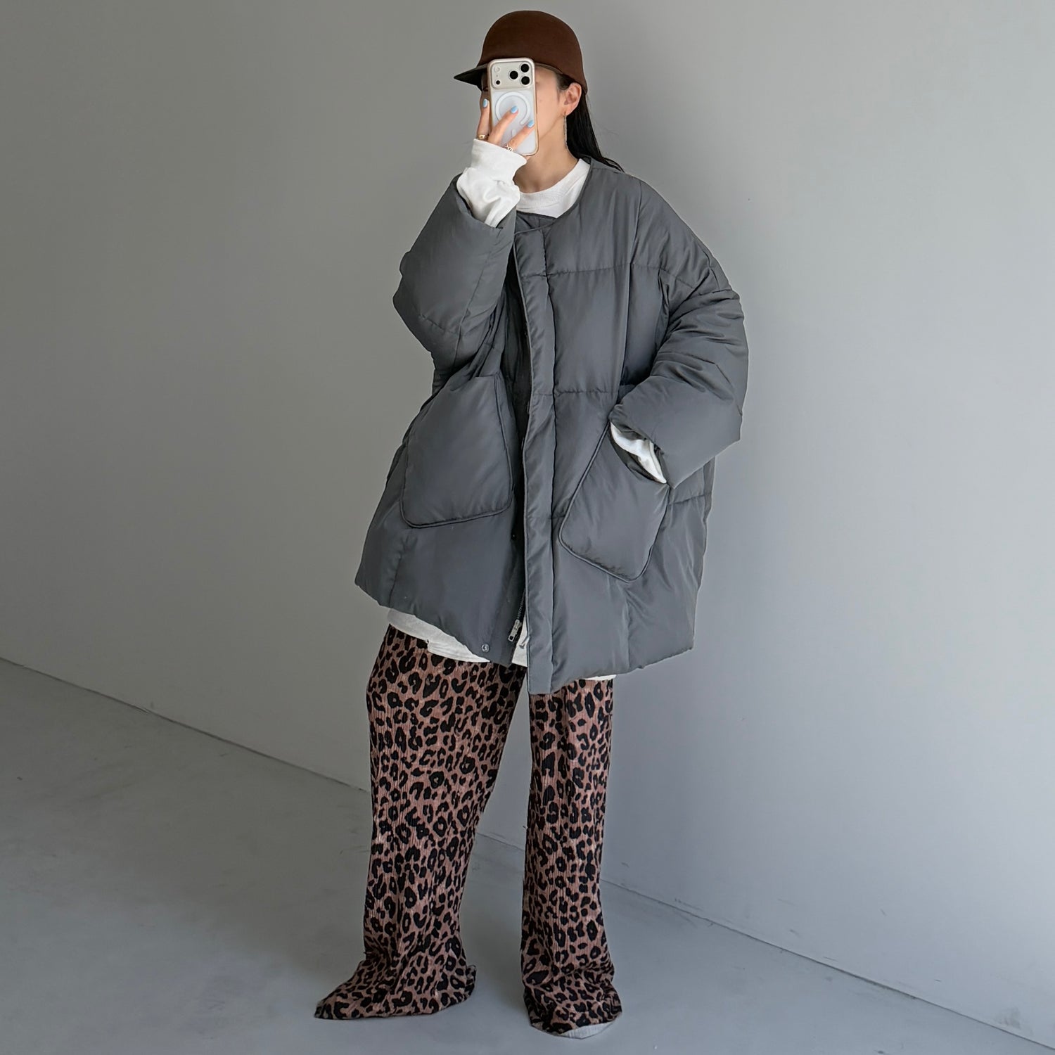 perfect silhouette nakawata down / charcoal gray
