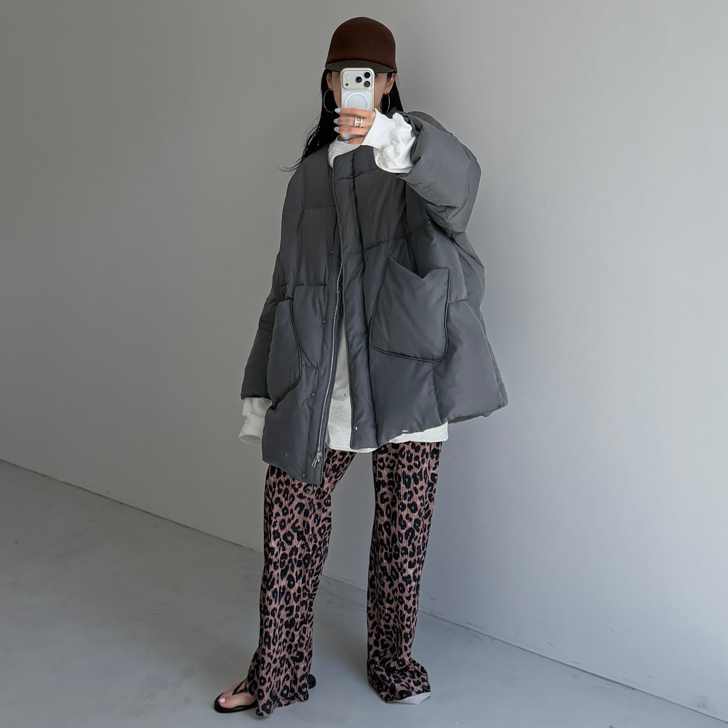 perfect silhouette nakawata down / charcoal gray