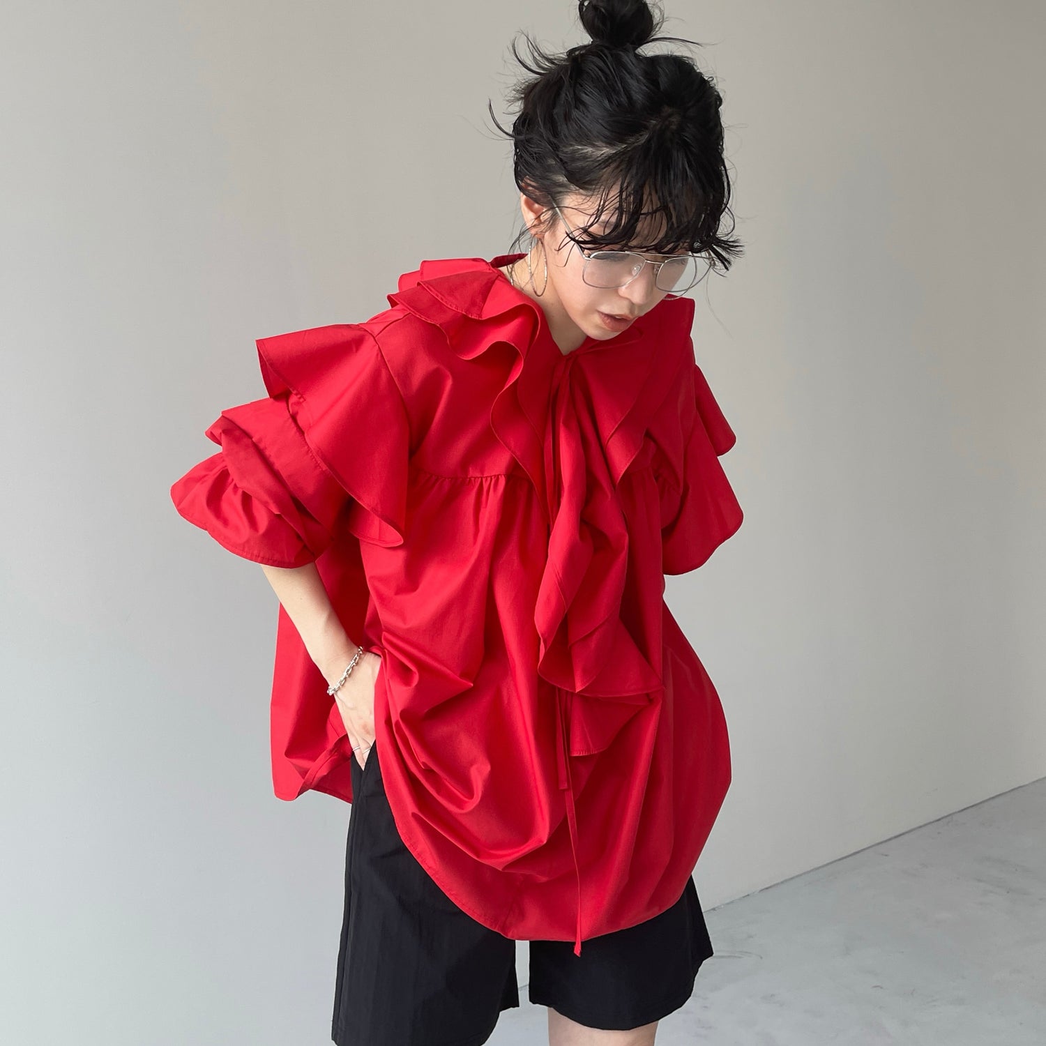 big collar frill blouse / red