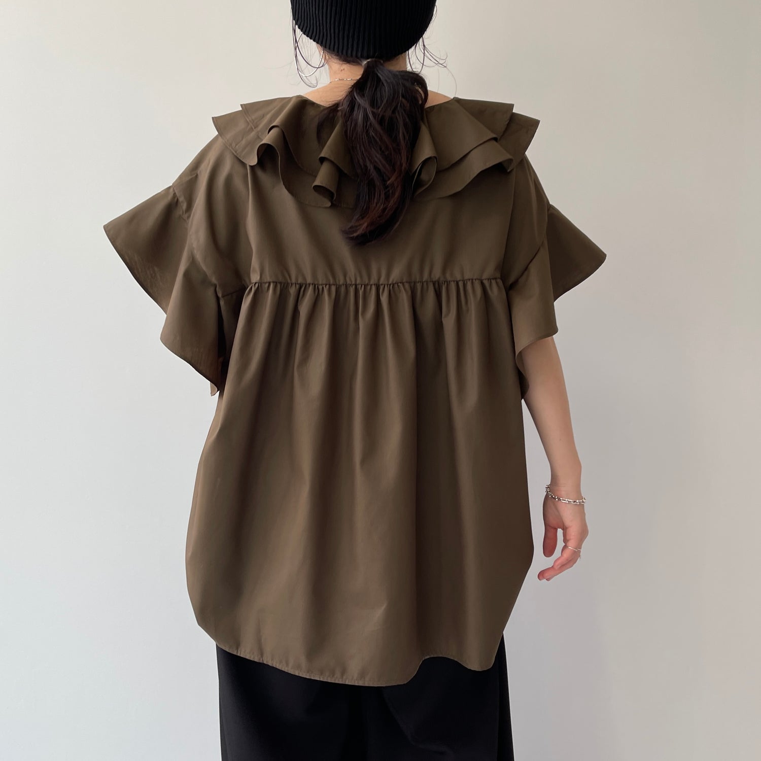 big collar frill half blouse / brown