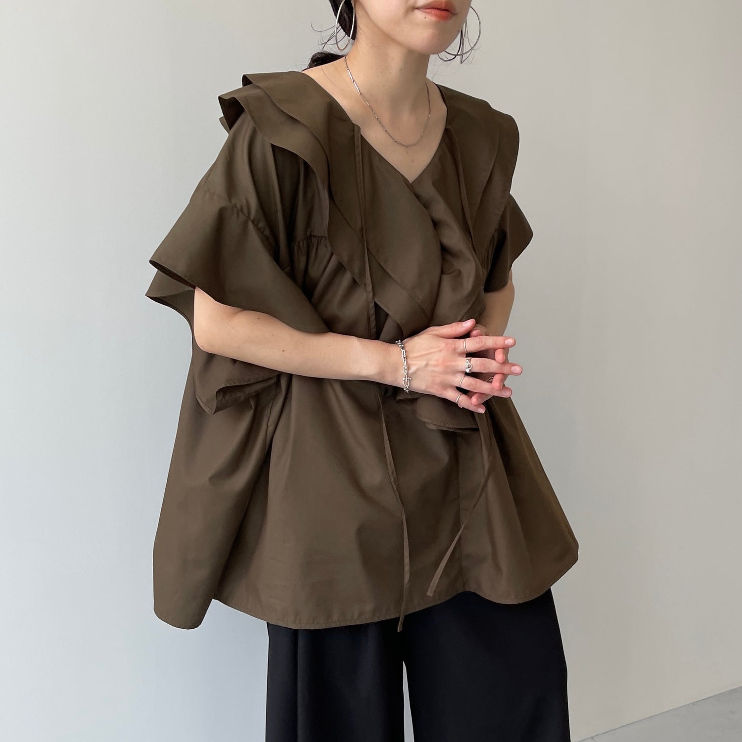 big collar frill half blouse / brown