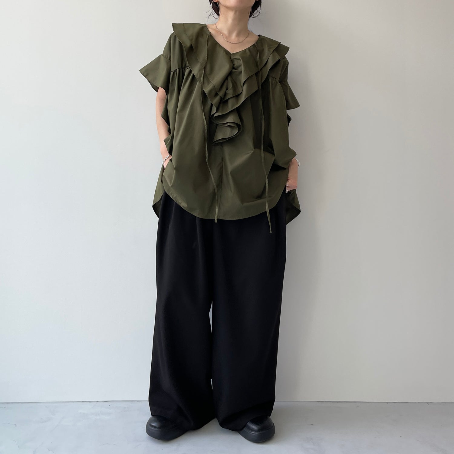 big collar frill half blouse / khaki