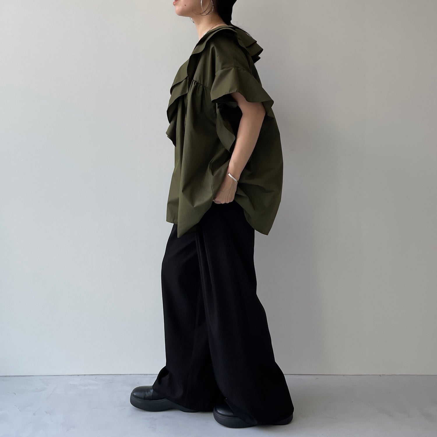 big collar frill half blouse / khaki